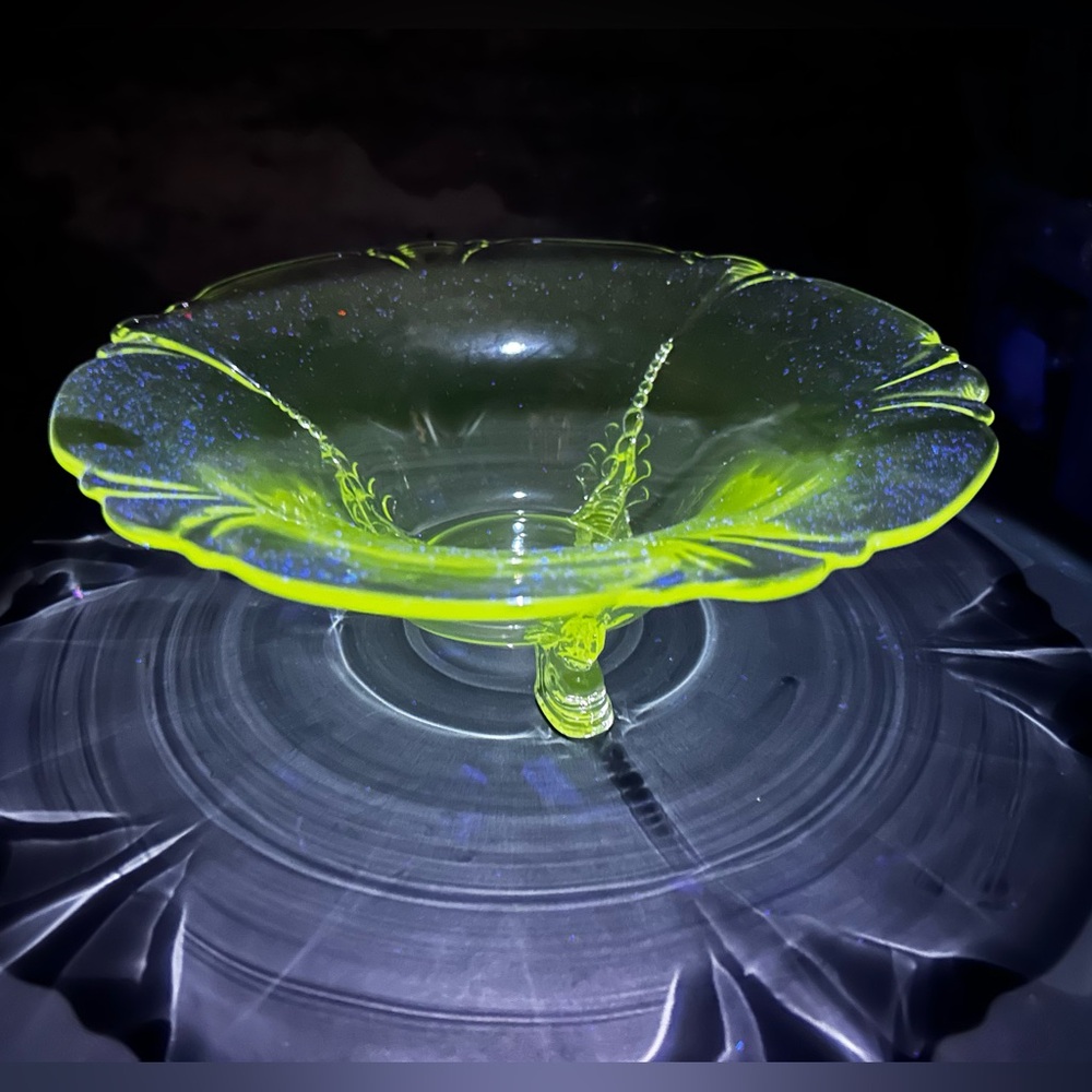 Elegant 1940's Heisey Queen Anne Dolphin Footed Empress Serving 11" Bowl GLOWS!